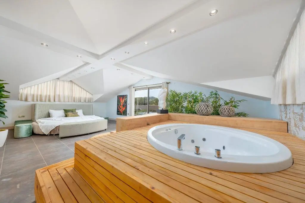 Jacuzzi tub